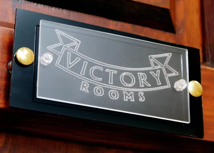 לינה וארוחת בוקר Victory 4*